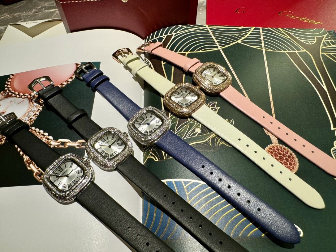 CARTIER Coussin de Cartier 31mm  3